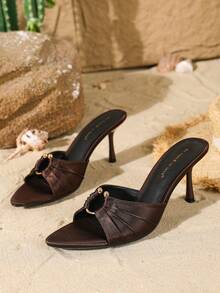 On feet& in love 秋冬女士优雅缎面褶皱金属圆扣露趾高跟凉拖鞋,适合夏季搭配连衣裙,优雅穆勒鞋 - 棕色 - 查看 6