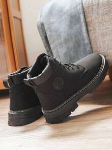 GAN AI Botines de moda para hombre, botines casuales, botas de senderismo nuevas, botas de trabajo y botas de moto. Ideales para uso diario, entrenamiento, trabajo y acampada al aire libre. Cómodas, transpirables, duraderas y resistentes al viento. Parte superior de cuero y suela gruesa. Botas de piel sintética para hombre de estilo vintage. - Negro - Ver 2