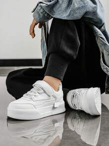 儿童新款低帮平底休闲运动鞋，柔软有弹性的鞋底设计，钩环扣，适合日常街头和公园穿着，轻便的男女儿童运动鞋 - 白色 - 查看 7