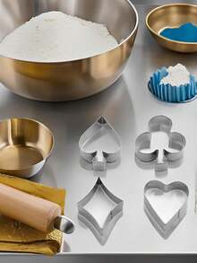 4 piezas Moldes de galletas de póker, moldes de galletas de acero inoxidable, moldes de galletas con forma de flor de ciruelo/pica/bloque/corazón, moldes de galletas DIY, moldes de pasteles hechos a mano, moldes de pasteles hechos a mano, moldes de galletas con cartas de juego, moldes para hornear pasteles, decoración de pasteles, decoración de fiestas, decoración de fiestas con temática de póker, moldes de fondant para jugar a las cartas - Plateado - Ver 3
