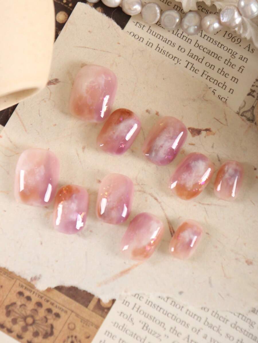 10片装按压式短假指甲，粉色、棕色、白色可选，Halation人造指甲套装包含1张粘性贴纸和1个迷你指甲锉。 - 彩色 - 查看 1