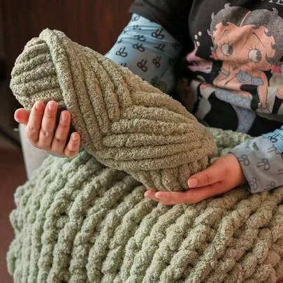 2 Rolls Of Super Chunky Polyester Yarn, 500g Multi-Color Soft DIY Craft Yarn, Suitable For Handmade Knitting, Blankets, Pillows, Pet Beds - Multiple Colors