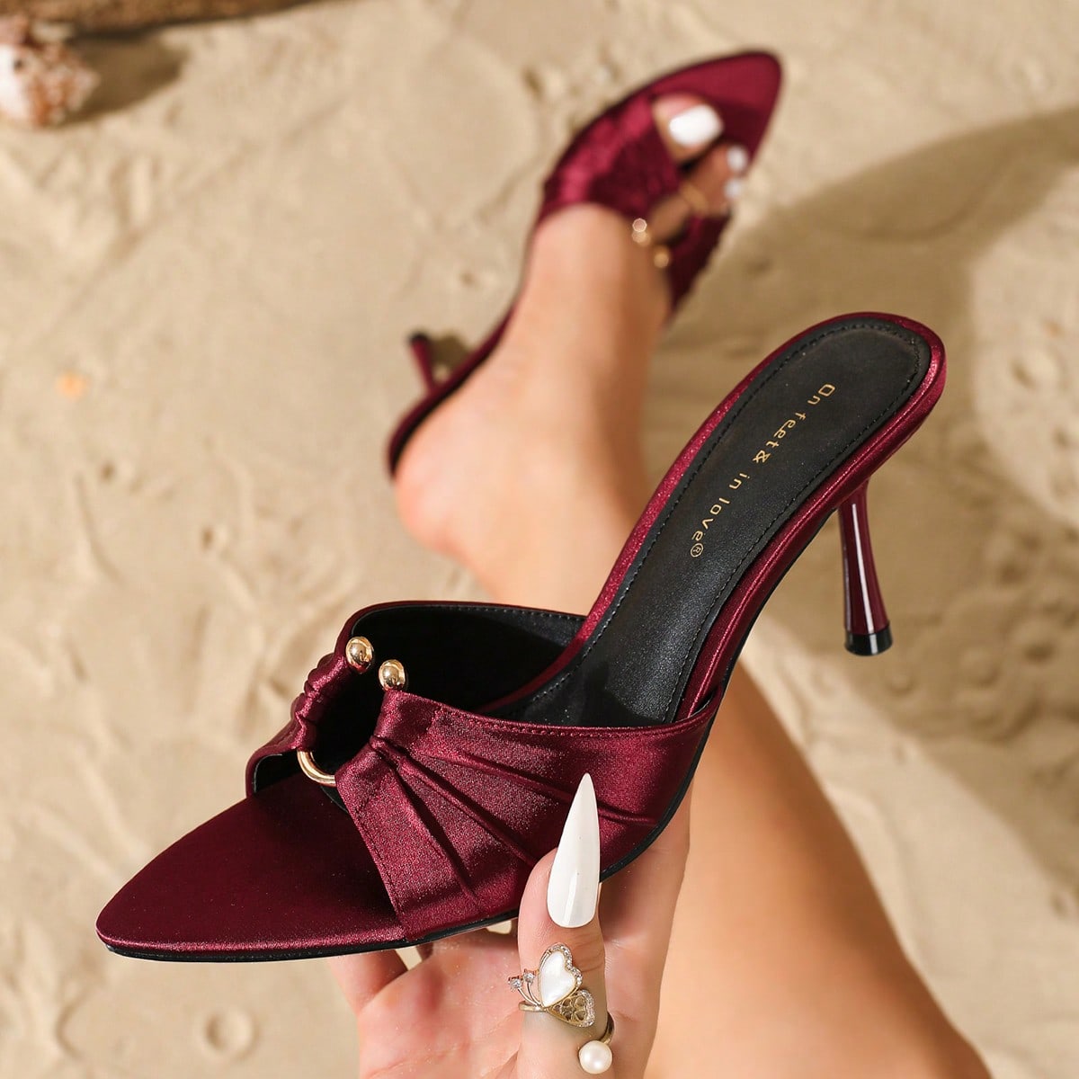 Sandalias de tacón alto con hebilla redonda de metal y pliegues de satén para mujer, apropiadas para vestidos en verano, elegantes, tipo mule