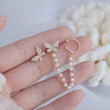 1 par de clips de oreja con cadena de borlas, cristales de imitación y perlas falsas con diseño de mariposa - Clips de oreja asimétricos de micro-cristal sin perforación para mujeres, pendientes de moda coreana para citas/fiestas, joyería hipoalergénica, regalo de Navidad, accesorios para mujeres, juego de pendientes elegantes de acero inoxidable dorado, pendientes de Navidad, accesorios de pendientes para mujeres por menos de 10 pesos
