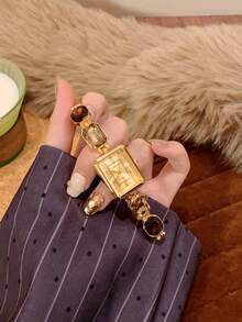 1 chiếc đồng hồ nữ thạch anh bóng bẩy, mặt vuông, thời trang và đa năng cho đeo hàng ngày, có sẵn màu hồng/vàng/đen. - Vàng - Xem 2