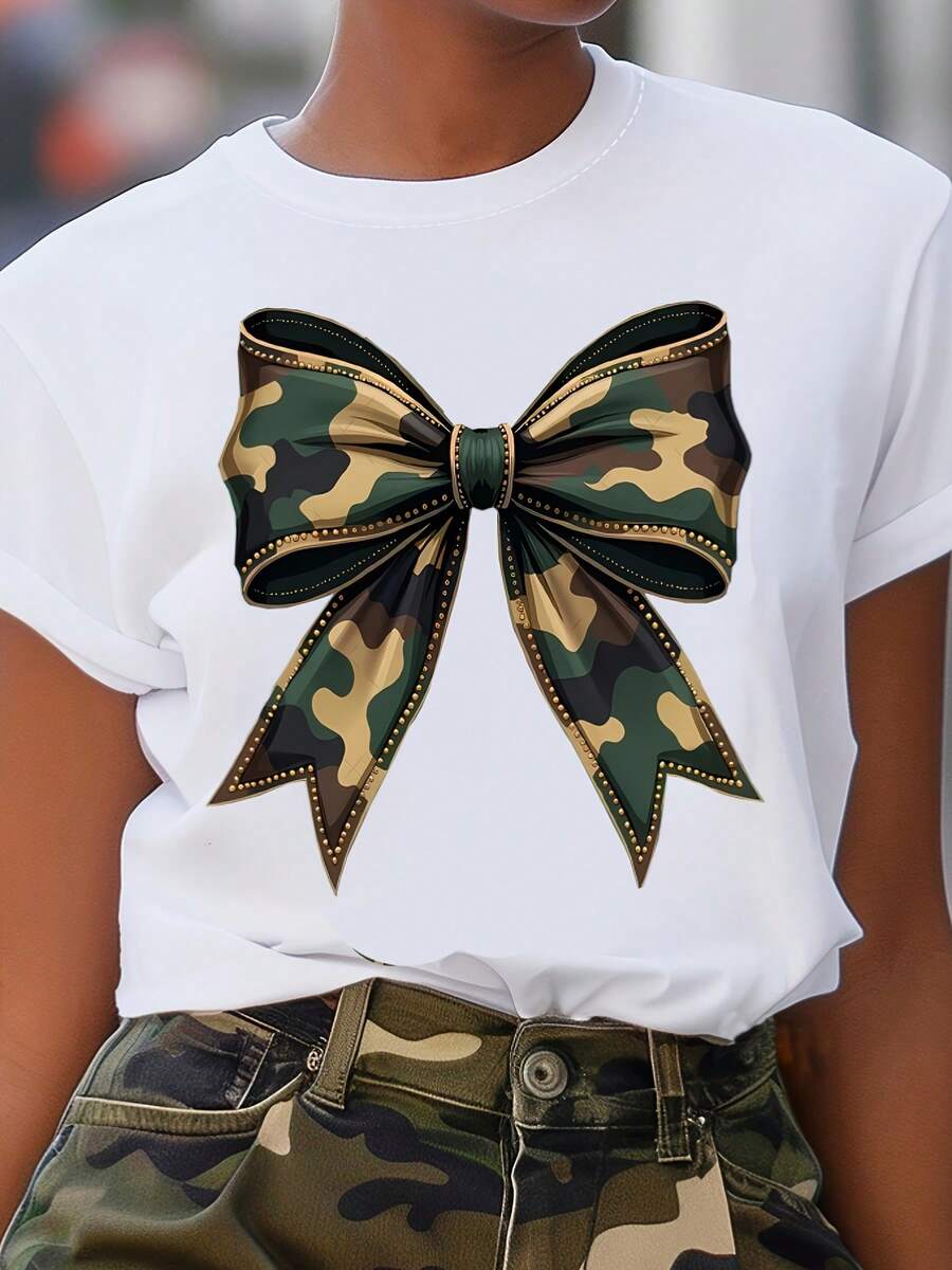 Playera Blanca de Algodón para Mujer "Moño Estampado en Estilo Camuflaje Militar con Toque Moderno y Casual" - Blanco - Ver 1