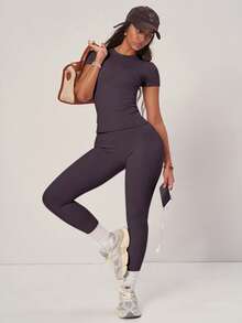 PinkTip Conjunto de crop top y shorts básico en color rosa pastel, hecho de una mezcla transpirable de algodón y lino, con un ajuste holgado y de cintura alta, esencial para el verano, el casual y el gimnasio