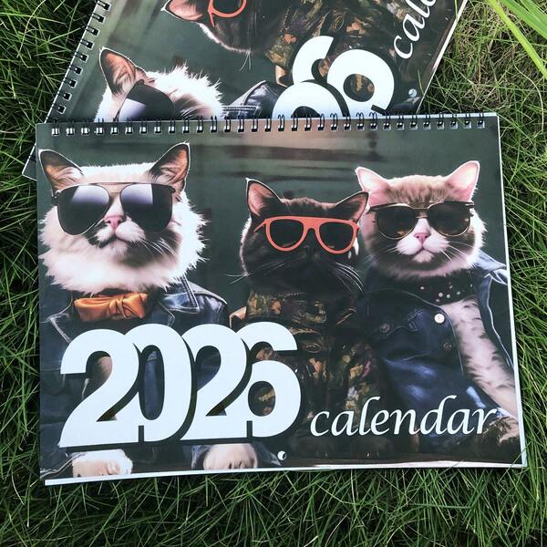 Calendario de gatos 2026 - Gatos relajándose con café, calendario de pared mensual de 12 meses de gatos hechos a mano 2026, planificador familiar divertido