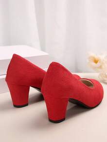 大码女士经典纯黑色高跟鞋 - 圆头设计 - 尺码 35-43 - 优质天鹅绒材质，光滑舒适 - 黑色高跟鞋，纯色低帮软底坡跟厚跟套脚鞋 - 优质材料，穿着舒适 - 厚底中跟防滑圆头套脚女鞋 - 时尚百搭 - 紅色 - 查看 5