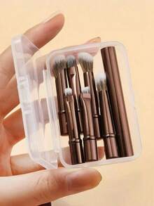 6件套便携式化妆刷套装，可拆卸刷头，迷你旅行化妆刷，口袋刷，鼻影刷，遮瑕刷，眼影刷，多功能化妆工具套装，化妆刷套装，化妆刷套装，化妆刷套装，全套化妆刷，化妆刷套装，全套化妆工具，化妆刷套装，化妆刷套装，化妆礼盒套装