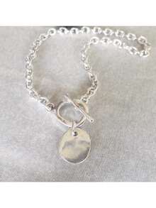 1 pieza Collar colgante minimalista y simple con corazón grueso, patrón de martillado creativo, cadena dorada hecha a mano con patrón retorcido, accesorio de moda para mujer, joyería clásica, regalo de lujo para chica, accesorio para fiesta y amiga, se puede combinar con collares de mujer de plata