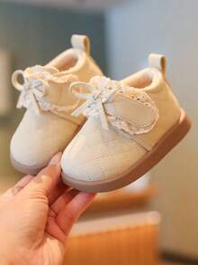 1 双休闲时尚婴儿靴，适合室内、室外、节日，方便的钩环闭合，柔软、舒适、轻便，秋冬