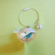 1pc Cute Zinc Alloy Dolphin & Pearl Whale Keychain, Fashion Ornament, Gift For Couple & Aquarium, Suitable For All Seasons