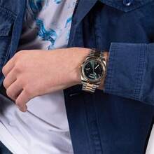 Guess GW0265G8 Klassisch elegante Herren Analog Quarz Uhr mit Tag-/Datumsfunktion, grünes rundes Zifferblatt und zweifarbiges Edelstahlarmband in Silber und Gold, geeignet für den täglichen Businesswear, Geburtstagsgeschenk für Männer