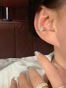 1 Pair Fashionable Rhinestone Ear Cuff Earrings, Versatile Elegant Clip-On Earrings For Women Without Pierced Ears, Delicate Earrings - Gold - View 4