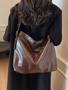 1 pièce Sac à épaule pour femmes en PU vintage huilé marron café avec rivets, œillets et coutures. Sac fourre-tout polyvalent et casual, convenant pour un usage quotidien, les trajets et le style universitaire. Grand sac seau à capacité importante, nouvelle arrivée pour l'automne/hiver