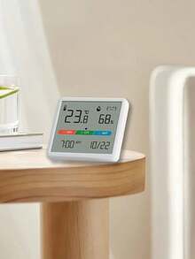 家用温湿度计彩色大显示屏，清晰显示温度、湿度和日历信息，精准监测室内环境变化，电子显示方便查看，营造舒适的生活空间