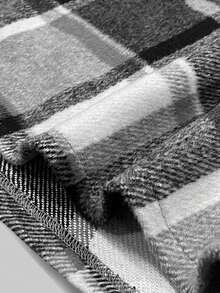 Nueva colección de Navidad y otoño-invierno con una falda casual a cuadros en blanco y negro, de estilo minimalista y elegante. Perfecta para fiestas, con talle alto, forro grueso y un ajuste favorecedor para la figura de la mujer. Adecuada para diversas ocasiones, como salidas diarias, eventos escolares y fiestas navideñas.