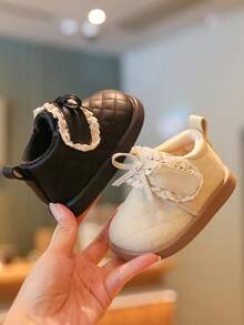 1 双休闲时尚婴儿靴，适合室内、室外、节日，方便的钩环闭合，柔软、舒适、轻便，秋冬