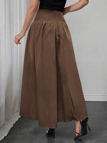 2025年秋季及初秋优雅女裙，适合约会、学生装、日常出行、百搭休闲、海滩度假等多种场合。优雅休闲女裙，纯色设计，收腰剪裁，褶裥工艺，梭织面料，多种颜色可选，适合外出和居家穿着。 - 咖啡棕 - 查看 2