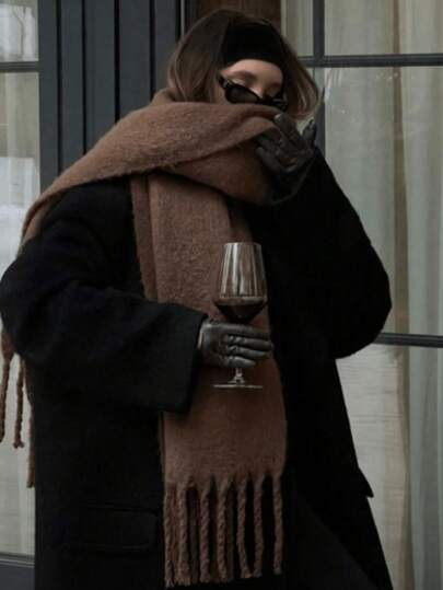 1条纯色围巾，冬季保暖颈部，加厚羊毛针织流苏披肩，冬季连衣裙围巾