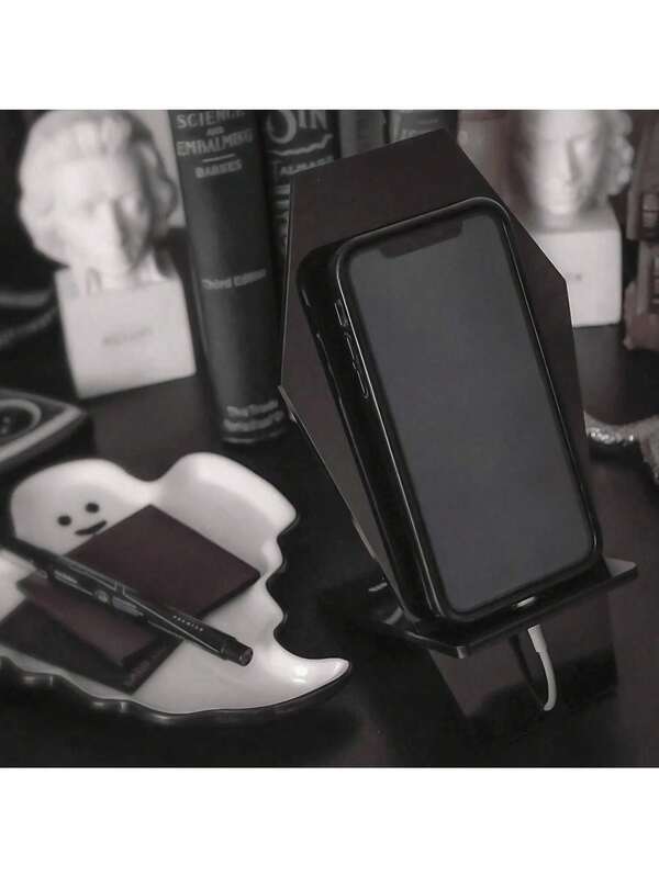 Soporte de teléfono en forma de ataúd - Soporte y base de carga para teléfono celular gótico para escritorio, mesita de noche y oficina - Soporte único y espeluznante en forma de ataúd para teléfono móvil para decoración de Halloween, decoración estacional de otoño y estética gótica de la habitación - Soporte de teléfono duradero y estable para ver videos, jugar, transmitir y usar con las manos libres - Accesorio de decoración del hogar gótico y novedoso espeluznante para el dormitorio, la sala de estar, la habitación universitaria o el escritorio de la oficina - Regalo perfecto de Halloween, regalo gótico, regalo novedoso y regalo para amantes del terror