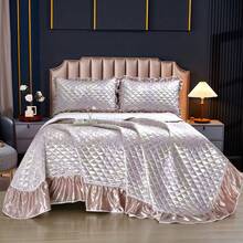 1 Floral Jacquard Quilted Bedspread Set, 1 Bedspread & 2 Pillow Shams, Luxury European Style