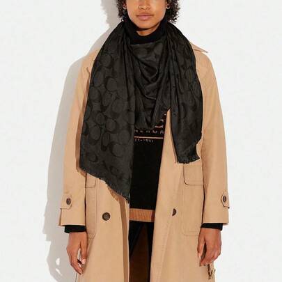 Coach 1 وشاح للنساء/الرجال، وشاح مربع، طباعة حرف أسود، إكسسوار نسائي فاخر وفاخر، دافئ في الخريف والشتاء، ملابس متعددة الاستخدامات، مناسب للارتداء اليومي/العمل/التخييم في الهواء الطلق، عيد الميلاد، عشية عيد الميلاد، عباءة. CB690-BLK