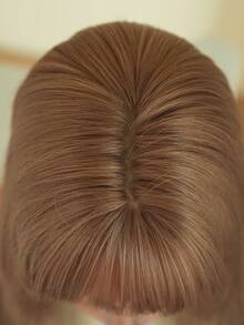 AKAKO Parrucca dritta extra lunga con riflessi biondi-beige chiari per donne - Parrucca sintetica soffice con frangia, capelli in fibra resistente al calore dall'aspetto naturale, parrucche di stile gotico scuro alla moda per uso quotidiano, feste, San Valentino, festival musicali e cosplay di Ognissanti, 71 cm