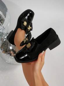 2025 Nuovi mocassini da donna stile britannico vintage con tacco quadrato, eleganti e versatili, adatti per abiti, stile scolastico con fiocco e punta tonda, comodi per un lungo utilizzo