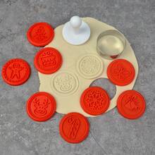 Assorted Round Christmas Cookie 3D Molds And Stamps, Silicone Christmas Baking Stamps, Cartoon Kitchen Birthday Party Supplies, Holiday Baking Tools, Reusable Lightweight Stamps, Multifunctional Baking Accessories