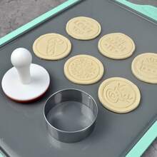 Assorted Round Christmas Cookie 3D Molds And Stamps, Silicone Christmas Baking Stamps, Cartoon Kitchen Birthday Party Supplies, Holiday Baking Tools, Reusable Lightweight Stamps, Multifunctional Baking Accessories