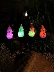 1个太阳能圣诞雪人灯，户外防水LED雪人木杆装饰景观灯，适合新年、圣诞节、万圣节家居装饰，可用于走道、后院草坪、门廊、街道、露台、庭院、树木、栅栏、家庭聚会、婚礼、生日派对等场合。