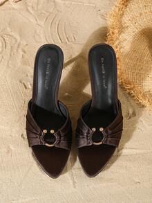 On feet& in love 秋冬女士优雅缎面褶皱金属圆扣露趾高跟凉拖鞋,适合夏季搭配连衣裙,优雅穆勒鞋 - 棕色 - 查看 7