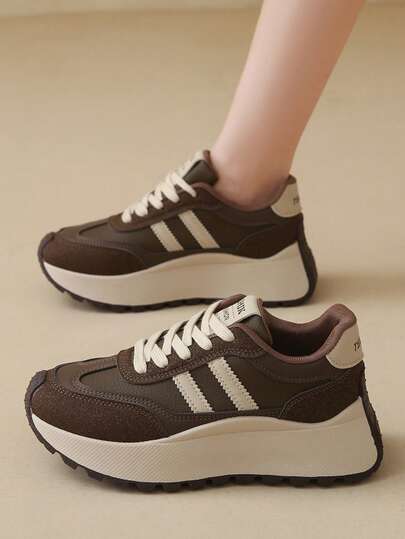 女士白色休闲运动鞋，2025春夏秋季新款户外厚底时尚百搭度假风学生户外徒步防滑滑板平底鞋（略有色差）