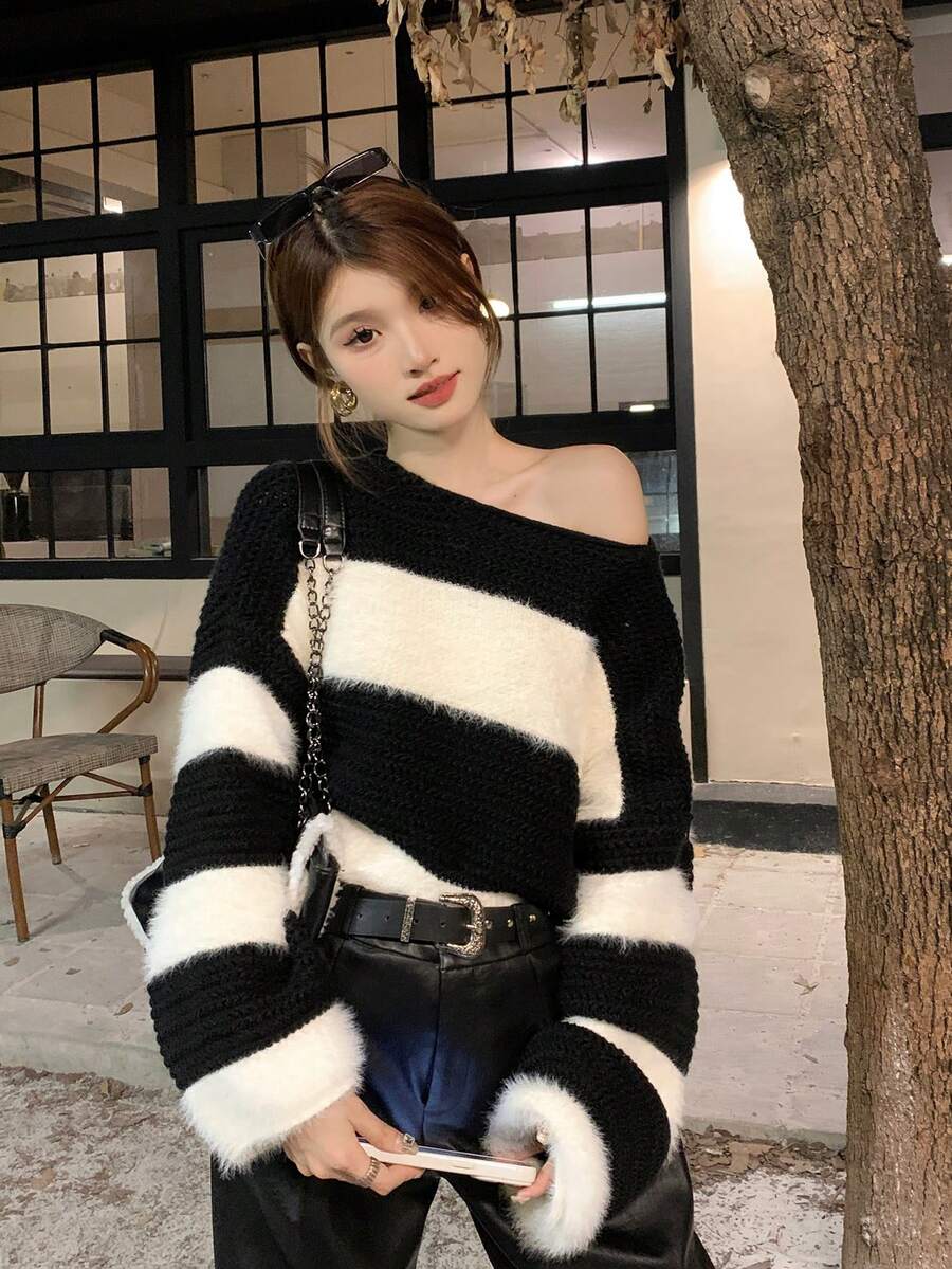 Women's Striped Knit Cardigan, Vintage Loose Short Sweater Tops For Autumn - Black and White Stripes - View 1