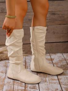 2024 Bottes mi-mollet à bout rond plates pour femmes, automne/hiver. Nouvelles bottes western fuselées plissées antidérapantes avec fermeture éclair latérale, couleur unie, style western, fermeture éclair latérale, vacances