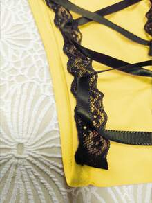 女士露背吊带背心搭配侧系带泳裤，饰以性感黑色缎面滚边，粉色三角比基尼，夏季海滩度假装扮 - 黃色 - 查看 4