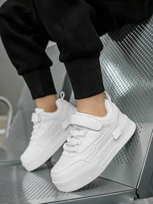 儿童新款低帮平底休闲运动鞋，柔软有弹性的鞋底设计，钩环扣，适合日常街头和公园穿着，轻便的男女儿童运动鞋 - 白色 - 查看 8