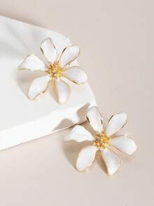 Flor blanca de seis hojas