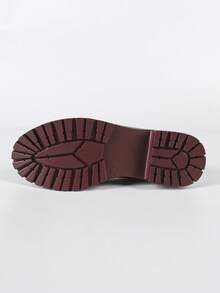 Mocasines clásicos y elegantes de charol para mujer con tacones de bloque, perfectos para viajar diariamente. - Burdeos - Ver 10