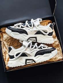 2025 Nouvelles chaussures pour hommes, baskets polyvalentes à semelle épaisse avec patchwork de lettres, style décontracté, pour toutes les saisons