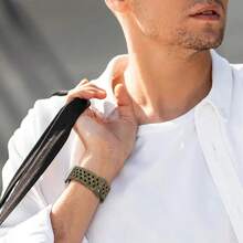 Compatible With Apple Watch Men's And Women's Watch Straps 3 Color Combination Set Simple Comfortable Soft Waterproof Sports Invisible Buckle Silicone Watch Strap Compatible With Apple Watch Series 10 /Ultra/9/8/7/6/SE/5/4/3 Fashion Watch Strap Compatible With 38/40/41/42/44/45/49/46MM Easy To Replace The Watch Strap