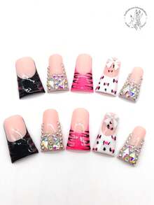 10片纯手工压制美甲贴片，33毫米长，喇叭形，粉色、黑色、白色和红色可选，部分指甲上点缀着各种闪亮钻石，还有手绘圆点、3D白色蝴蝶结装饰和手绘黑色条纹，适合夏季和秋季佩戴，可爱时尚，适合日常休闲度假、派对等各种场合。手工按压式美甲贴片 - 彩色 - 查看 1