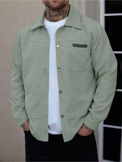 Chaqueta camisa de pana para hombre con cuello con solapa y cierre de botones. Ideal para llevar en primavera y otoño, ofrece calidez y cuenta con múltiples bolsillos. Con un diseño vintage, es perfecta para el día a día y un regalo ideal para novios o maridos.