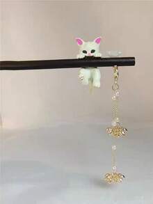 1个女士猫咪装饰可爱发夹，可用于头发装饰、休闲发髻、发髻造型、发饰、发型设计，适合学生、学生用品、发饰、头部饰品等。