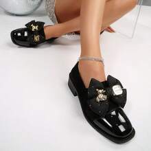 2025 Nuovi mocassini da donna stile britannico vintage con tacco quadrato, eleganti e versatili, adatti per abiti, stile scolastico con fiocco e punta tonda, comodi per un lungo utilizzo