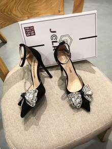 Tacones altos con lazo y punta puntiaguda de color sólido para mujer, elegantes tacones de aguja con hebilla y lazo de diamantes brillantes en la parte superior, adecuados para primavera, verano y otoño. - Negro - Ver 4