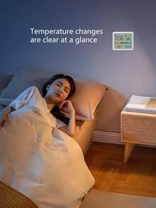 家用温湿度计彩色大显示屏，清晰显示温度、湿度和日历信息，精准监测室内环境变化，电子显示方便查看，营造舒适的生活空间