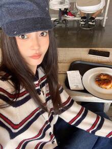 Cute Bulldog Graphic Striped Knit Cardigan, Round Neck, Long Sleeve, Spring (Stripe Pattern Random)